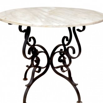 Кръгла кована маса с каменен плот