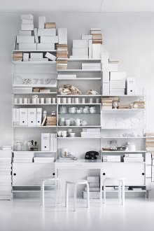 Стилен бял просторен багажник