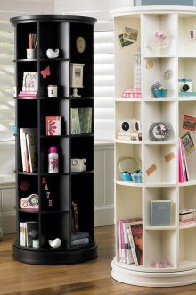 Кръгла етажерка в интериора