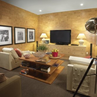 Корк тапет в малка всекидневна