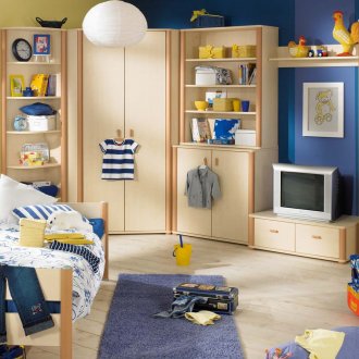 Бежови мебели в морски стил в стая за момче