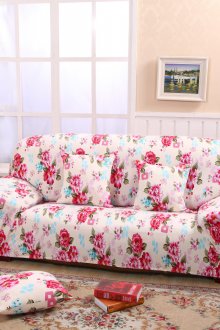 Sarung bunga di atas sofa