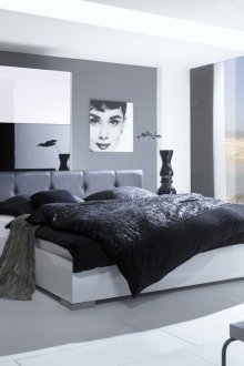 Сива стена в спалнята