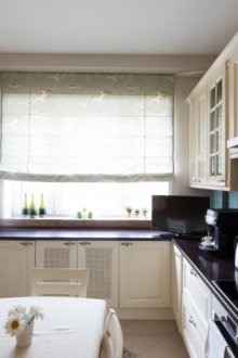 Ъглова кухня с диван