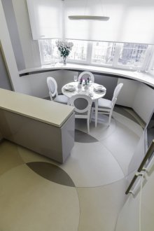 Кухня в сиви тонове.