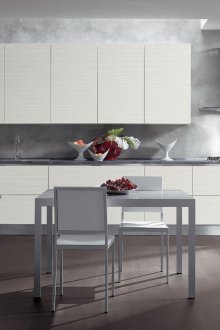 Бяла и сива кухня в стил Арт Нуво