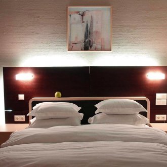 Лепило стената на спалнята с мазилка