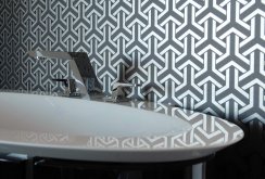 Stylish vinyl wallpaper in the bathroom