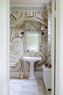 Фантастични дъски на тавана в банята