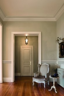 Плинтуси на тавана в интериора в стила на класика