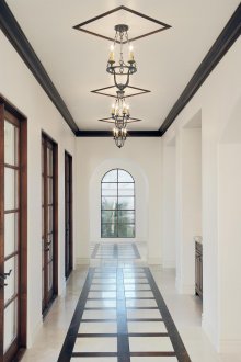 Черни первази на тавана в интериора в черно-бял интериор