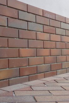 Частична декорация на фасадата с клинкерни плочки