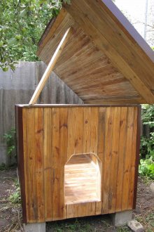 Куче за кучета с шарнирен покрив