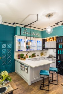 Стилна голяма кухня-трапезария