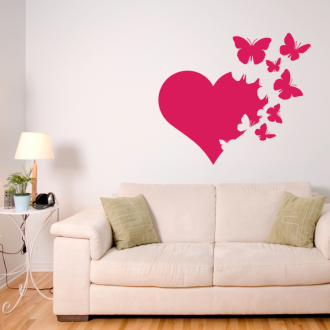 Пеперуди и сърца в декора на хола