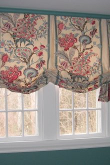 Красиви австрийски шарени завеси