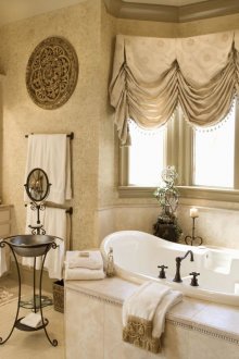 Крем австрийски завеси за баня