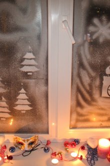 Декорация на прозорци за Нова година с паста за зъби