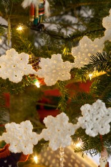 Плетена гирлянда от снежинка