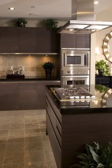 Бежови стени в кухнята