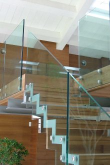 Стъклен парапет за стълби от метал и дърво