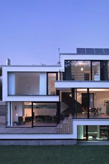 Стилна високотехнологична къща