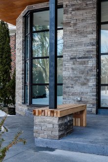 Високотехнологична декорация от каменна фасада