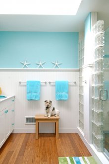 Glasbausteine im Badezimmerinnenraum