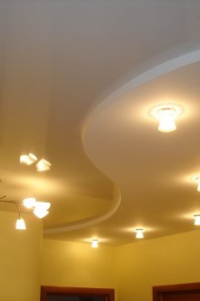 Фалшив оригинален таван от гипсокартон в кухнята