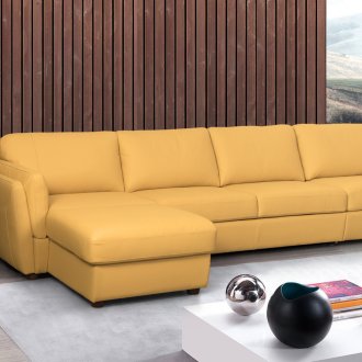 Оранжев диван с тахта в хола