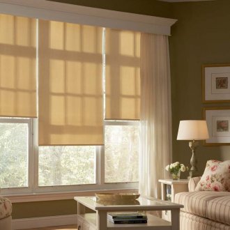 Леки ленени завеси в интериора на хола