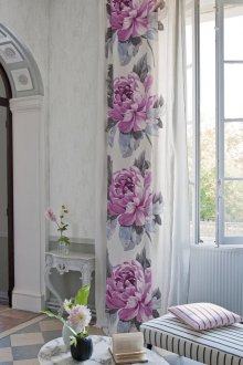 Ярки стилни ленени завеси в интериора