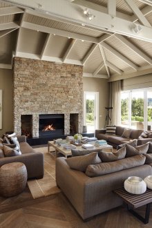 Сиви ленени завеси в хола