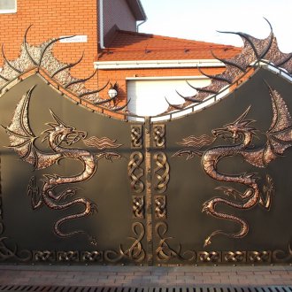 Оригинална метална порта на къщата