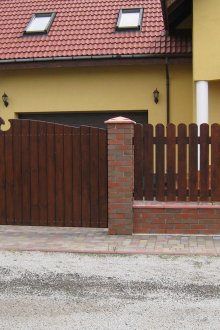 Порти, ограда и дървена порта