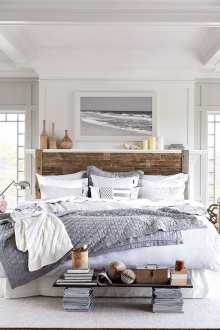 Черно-бяла снимка с морето в спалнята