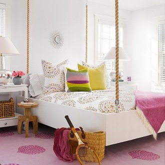 Висящо бяло легло в спалнята