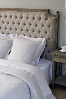 Katil kelabu dengan katil kepala lembut gaya negara