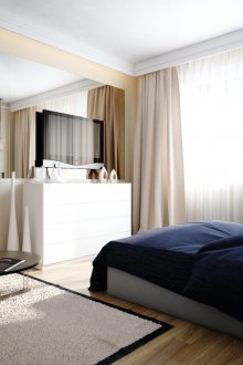 흰색과 베이지색 침실 13제곱미터