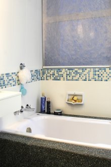 Bilik mandi bebas-mosaik