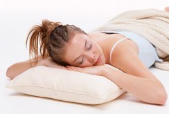 Bantal tidur perut rendah