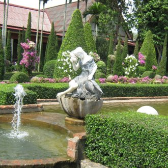 Класически стил в пейзажа на сайта