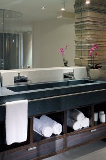 Batu hiasan dalam hiasan dinding bilik mandi