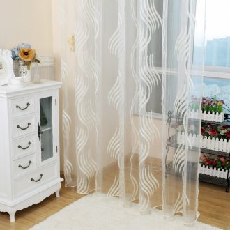 Завеси от бяла органза в спалнята