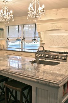 Римски завеси от органза в кухнята