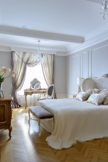 Кристален полилей в класическа спалня