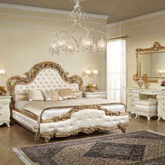 Голям полилей в класически интериор на спалнята