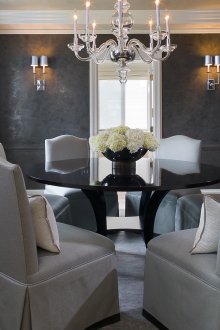 Schwarzer Kitt im Esszimmer