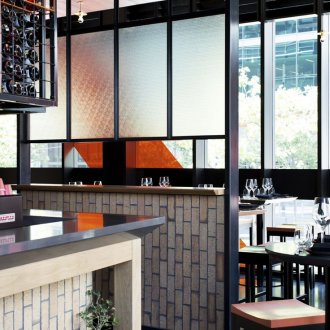 Екранен рафт в интериора