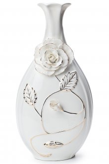 Бяла порцеланова ваза с цвете